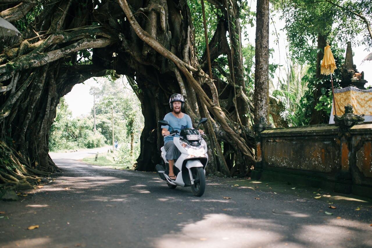 The Excitement of Riding a Motorcycle in Nusa Penida: The Winding Routes