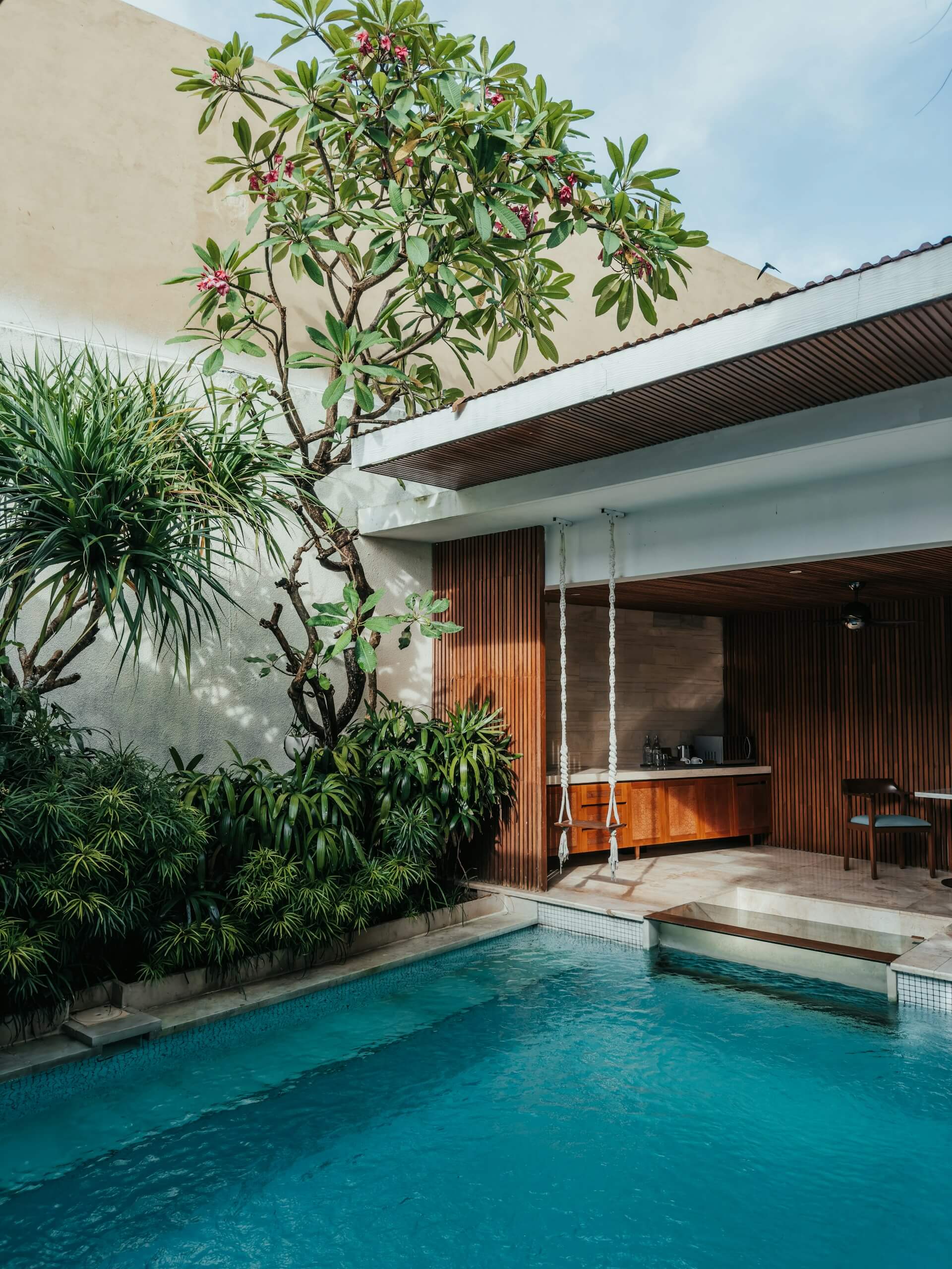 5 Must-Visit Awesome Bali Pools for Solo Travelers, Not Just Couples!