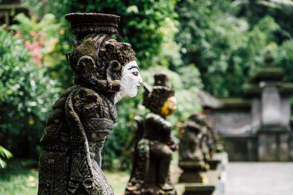 Stories Behind Mini Art Galleries & Handmade Souvenir Shops Through Tanah Lot Tour