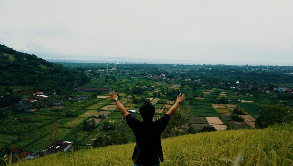 A Reflective, Safe, and Meaningful Guide to Solo Travel at Tanah Lot